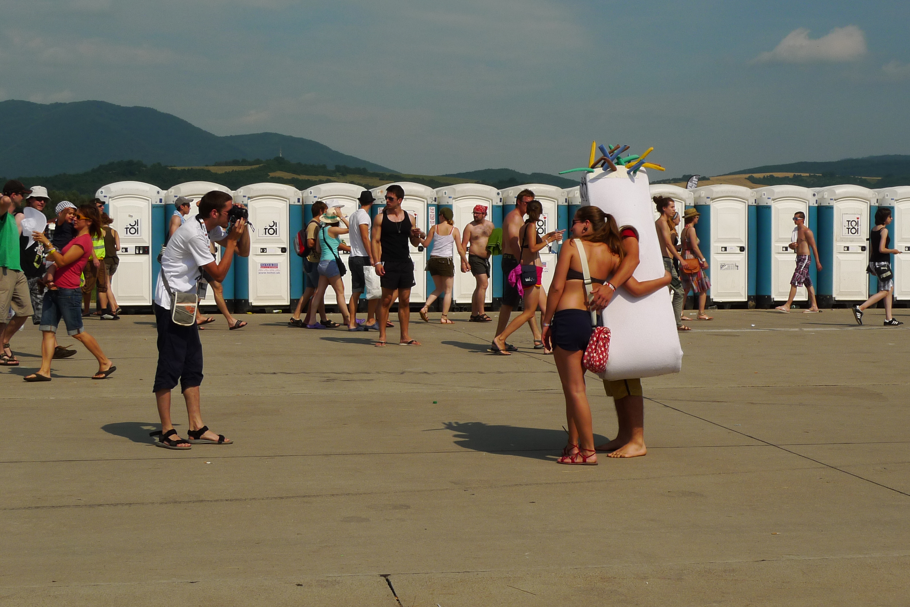 p1070147.jpg Náš maskot Recyklačko zabáva účastníkov a informuje o správnom triedení odpadov.