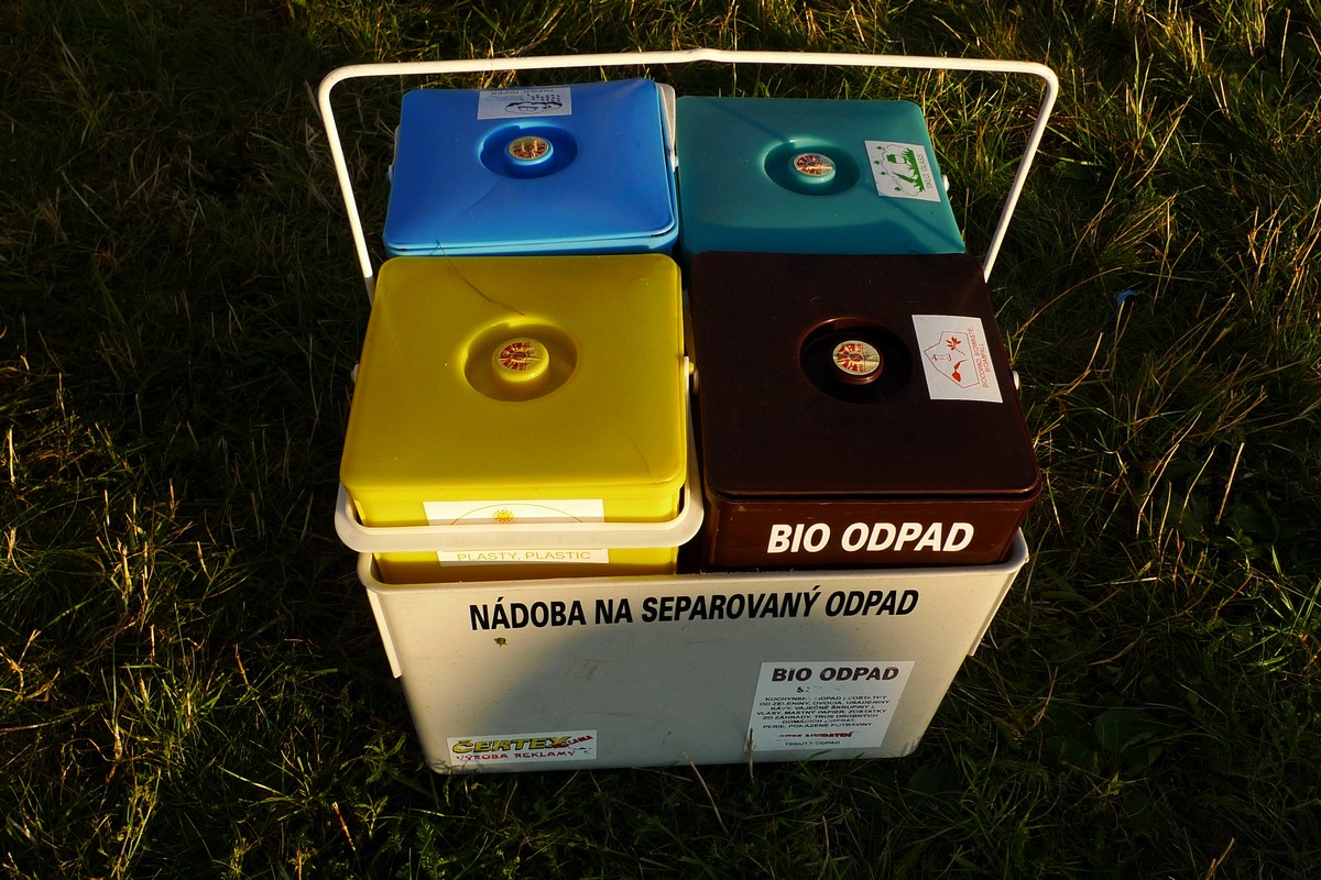 p1070240.jpg Možnosti jednoduchého triedenia odpadu v domácnosti.